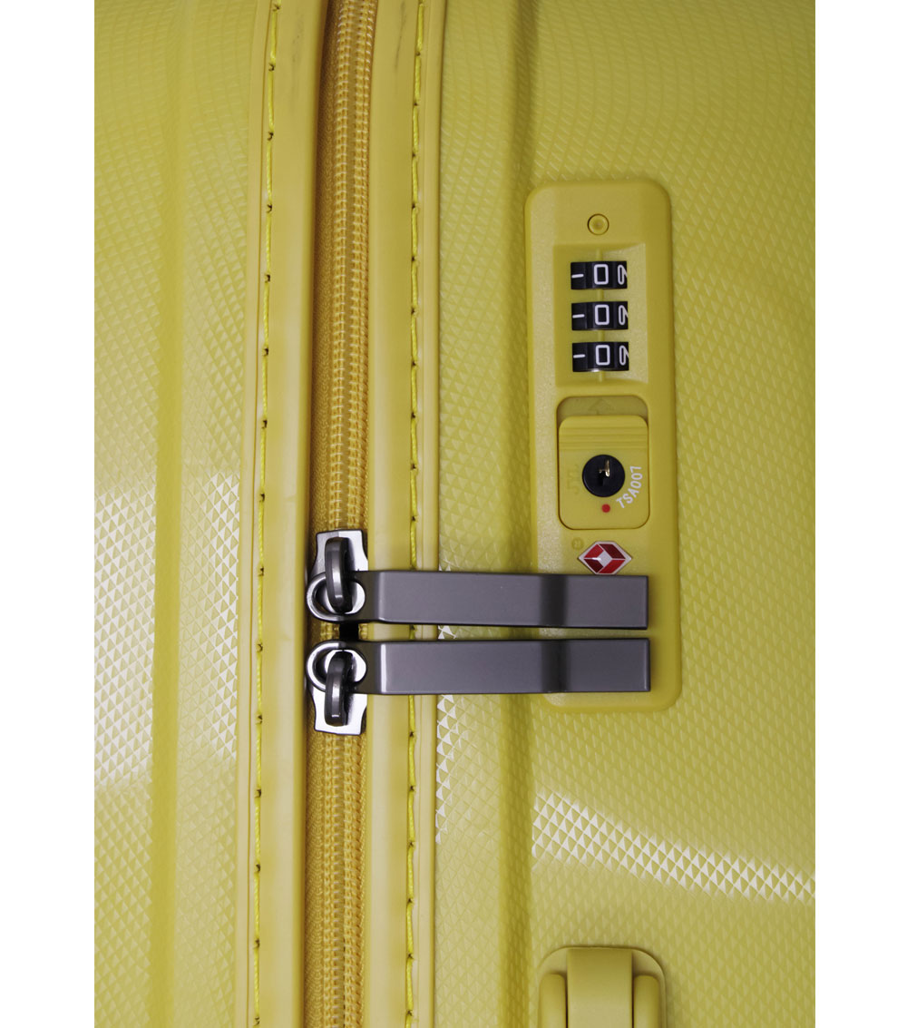 Средний чемодан L-case Moscow yellow