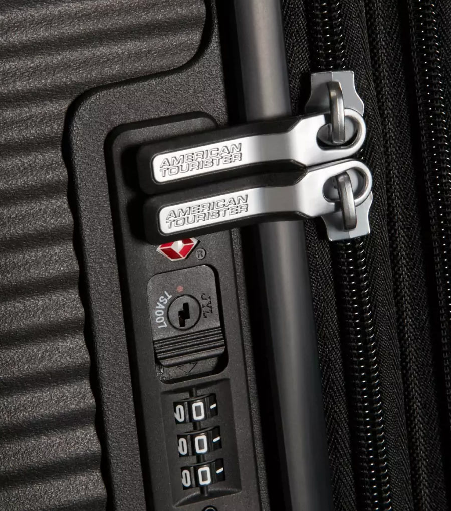Средний чемодан American Tourister 32G*09002 Soundbox Spinner (67 см)