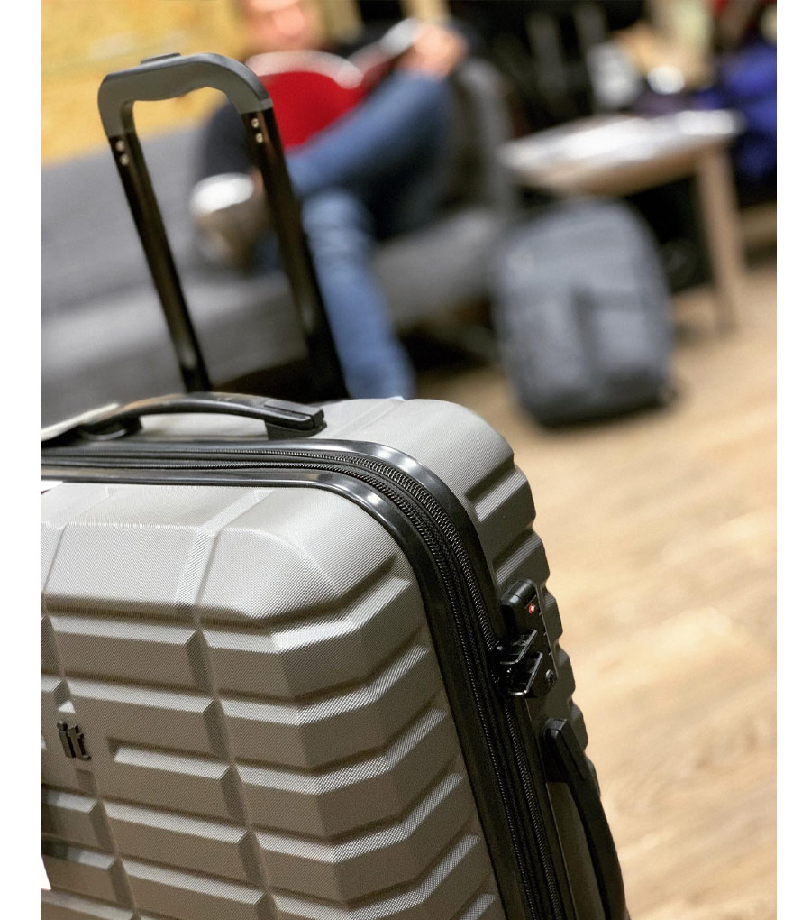 Средний чемодан IT Luggage Uphold 16-2432-08 (73 см) - Ribbon red