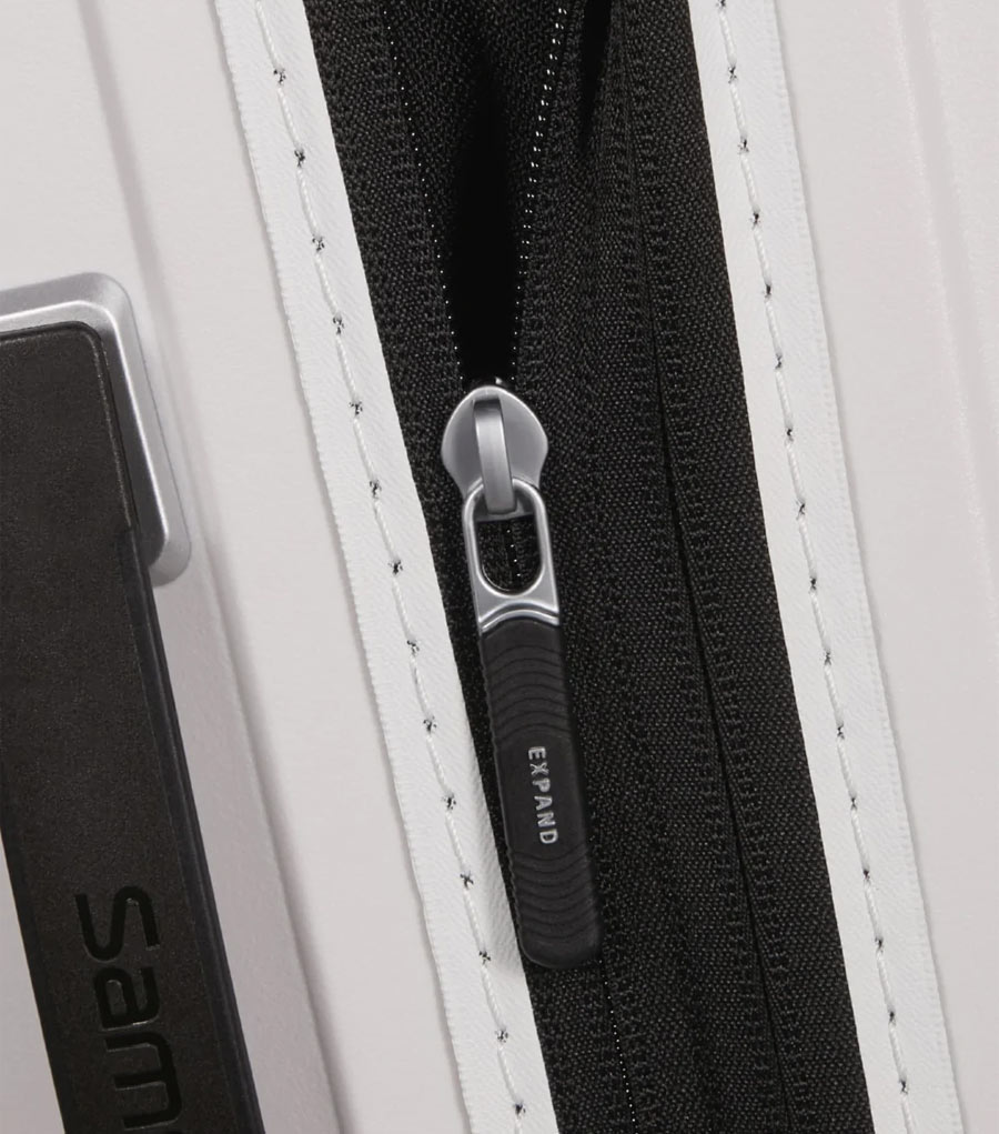 Средний чемодан American Tourister Upscape Cloud White (68 см) KJ1*25002