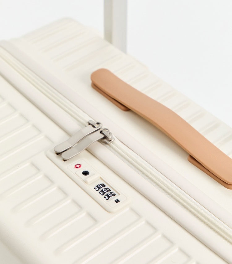 Большой чемодан L-case Roma (L) Светлый